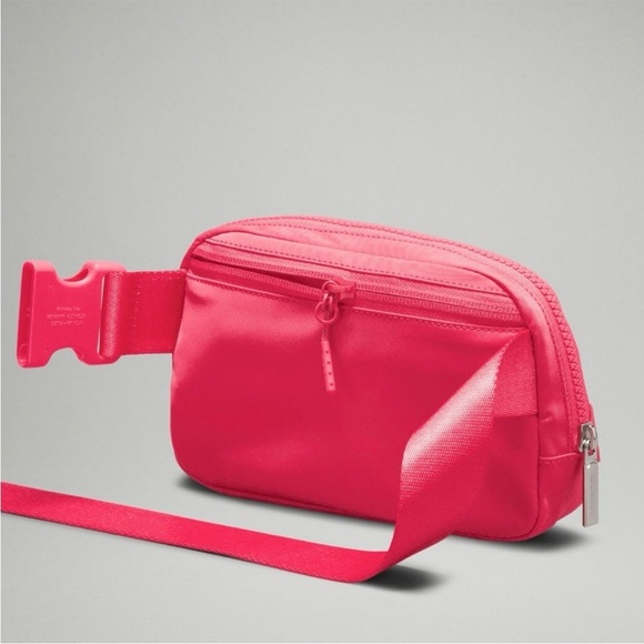 lululemon Everywhere Belt Bag 1L CERI NWT - Picture 5 of 13